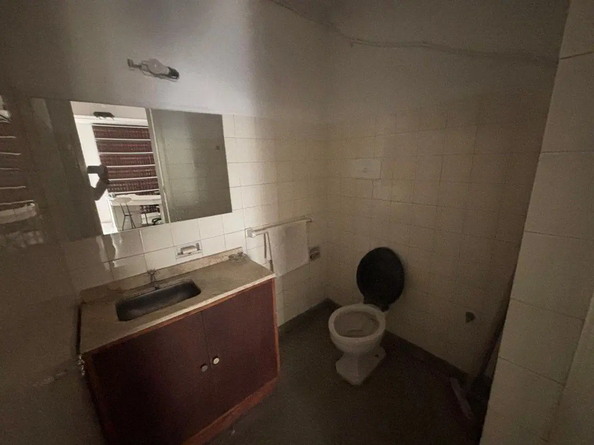 Venta oficina cuarto piso galería Bamac Mendoza 3