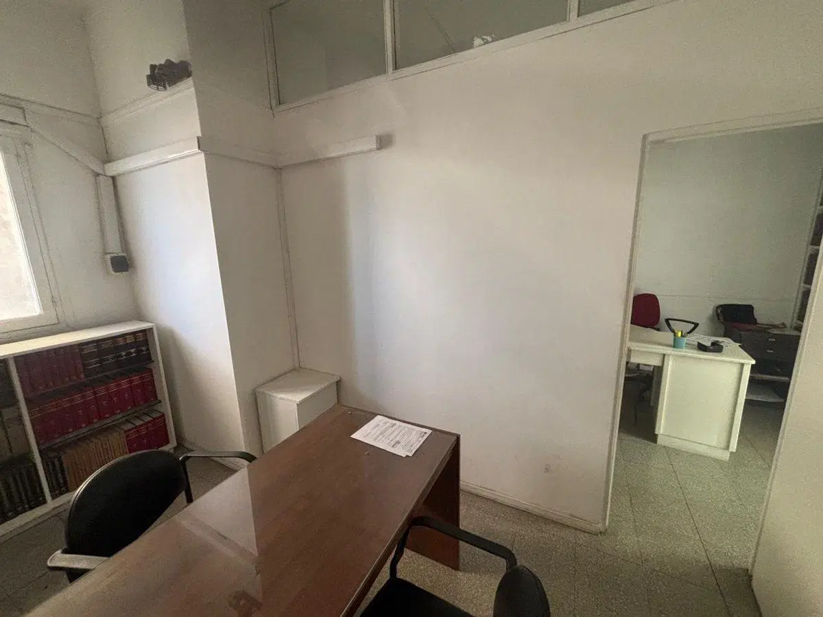 Venta oficina cuarto piso galería Bamac Mendoza 4
