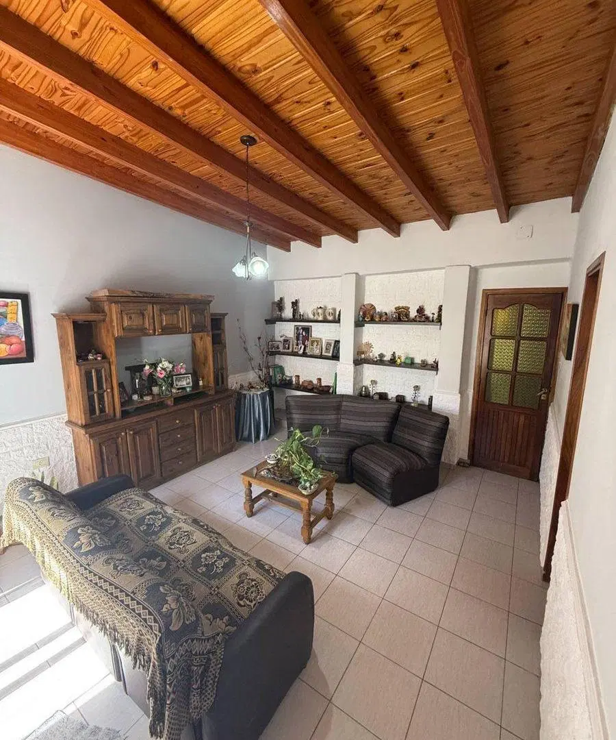 Casa en venta con departamento en Villa Nueva 5