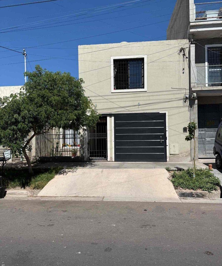 Casa en venta con departamento en Villa Nueva