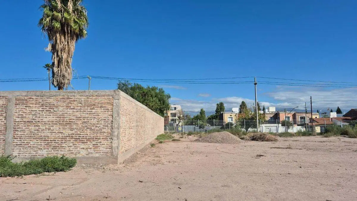 VENTA EXCEPCIONAL LOTE EN GUAYMALLÉN 4