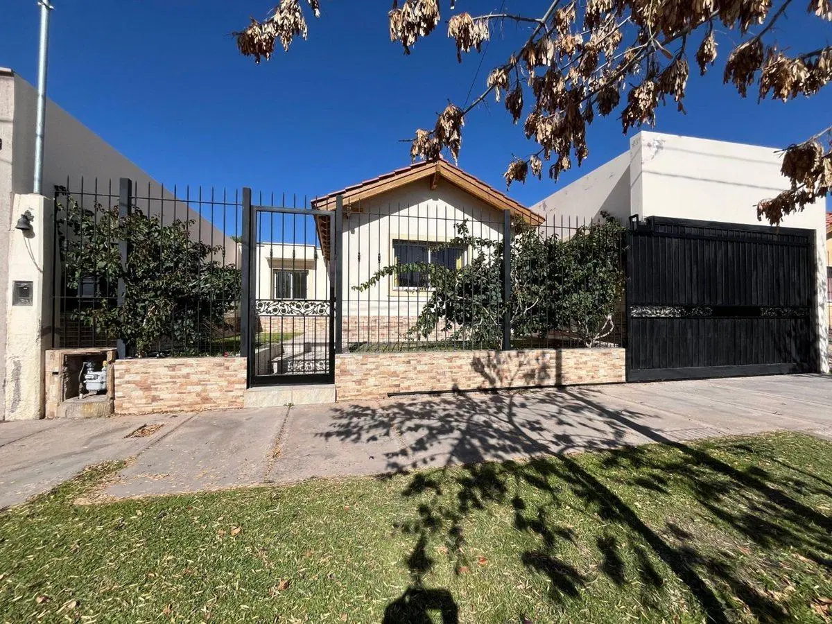 CASA EN VENTA DE 4 HAB B° AGUA Y ENERGIA PLAN 18 4