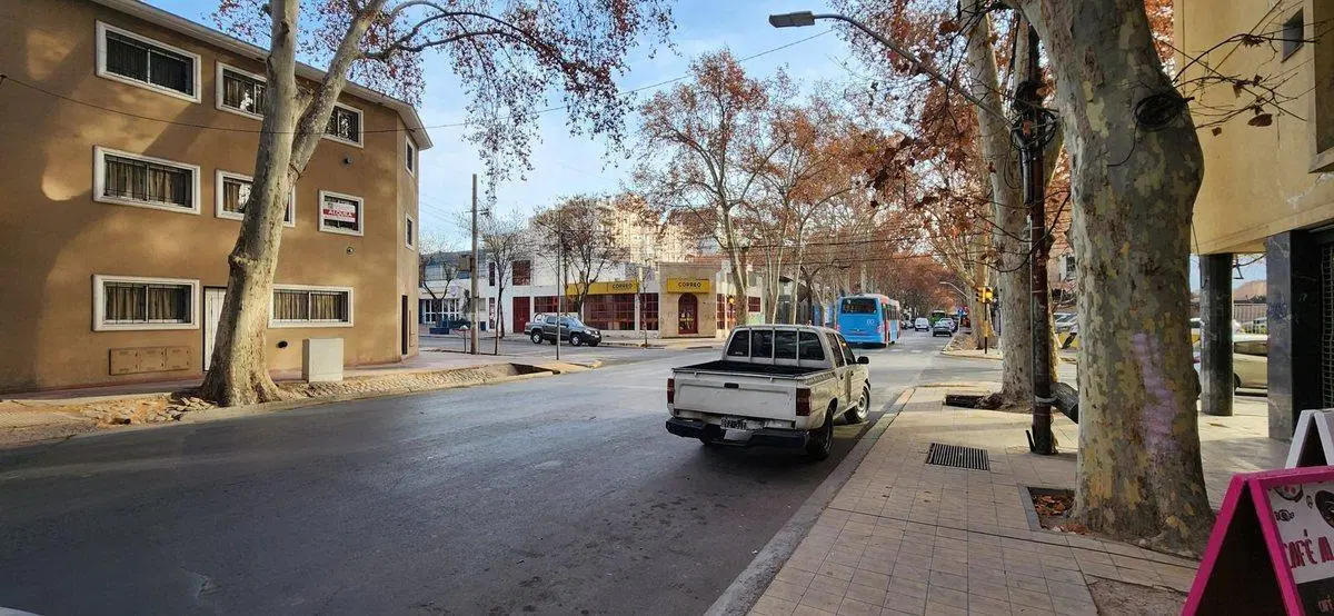 venta oficina local comercial centro mendoza 2