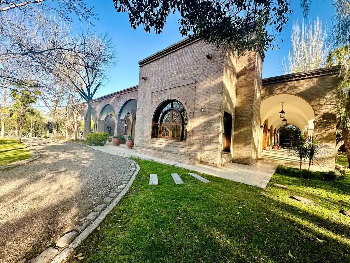 Venta de propiedad residencial exclusiva Chacras 5
