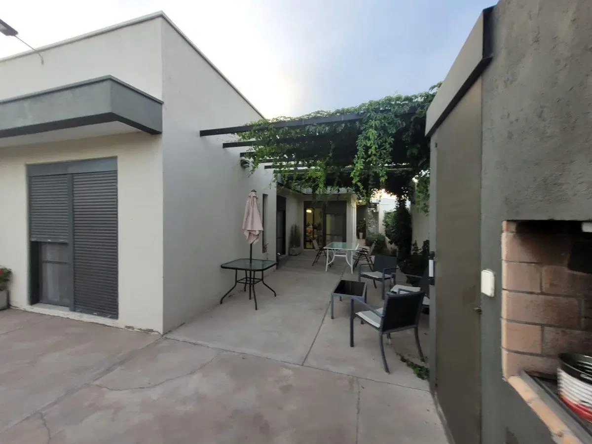 CASA 3 DORMITORIO JARDÍN Y PILETA LUJÁN B° PRIVADO 3