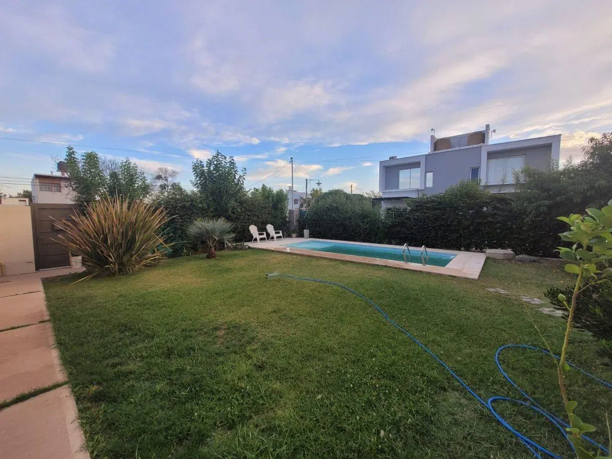 CASA 3 DORMITORIO JARDÍN Y PILETA LUJÁN B° PRIVADO 5
