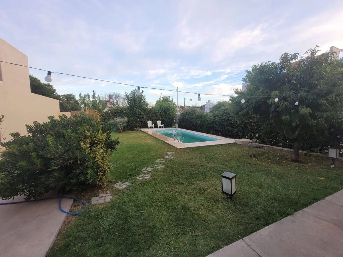 CASA 3 DORMITORIO JARDÍN Y PILETA LUJÁN B° PRIVADO 4
