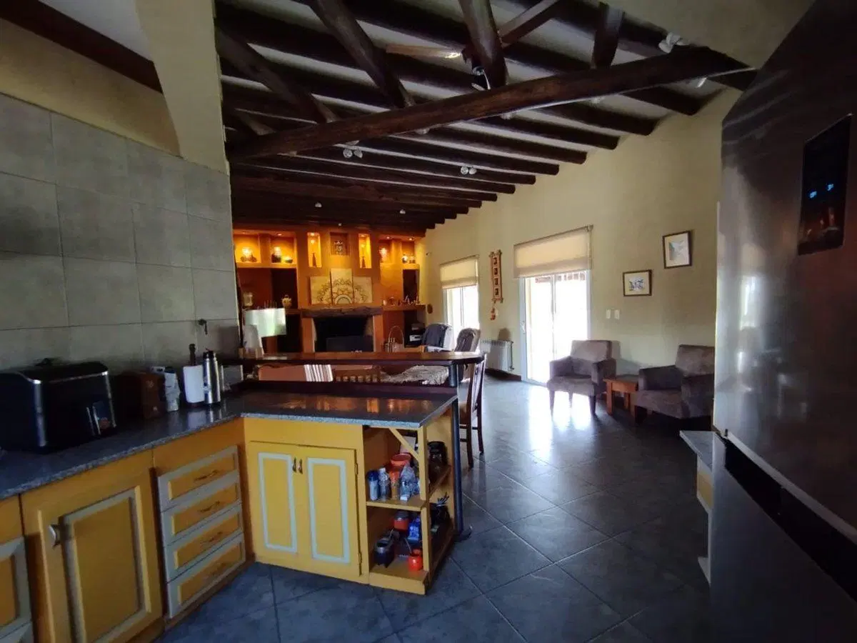 VENTA-GRAN PROPIEDAD EN VISTALBA-LUJÁN-MENDOZA 4