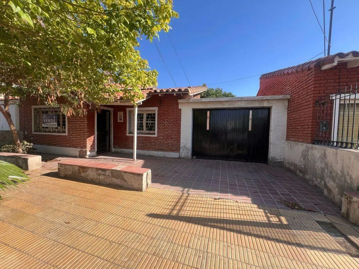 Venta Casa a Reciclar en Dorrego, Guaymallén 2