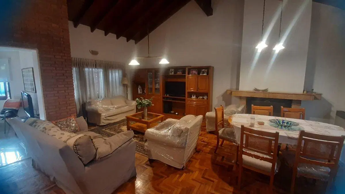 VENTA CASA DE CATEGORIA 5 AMBIENTAS EN MAIPU 4
