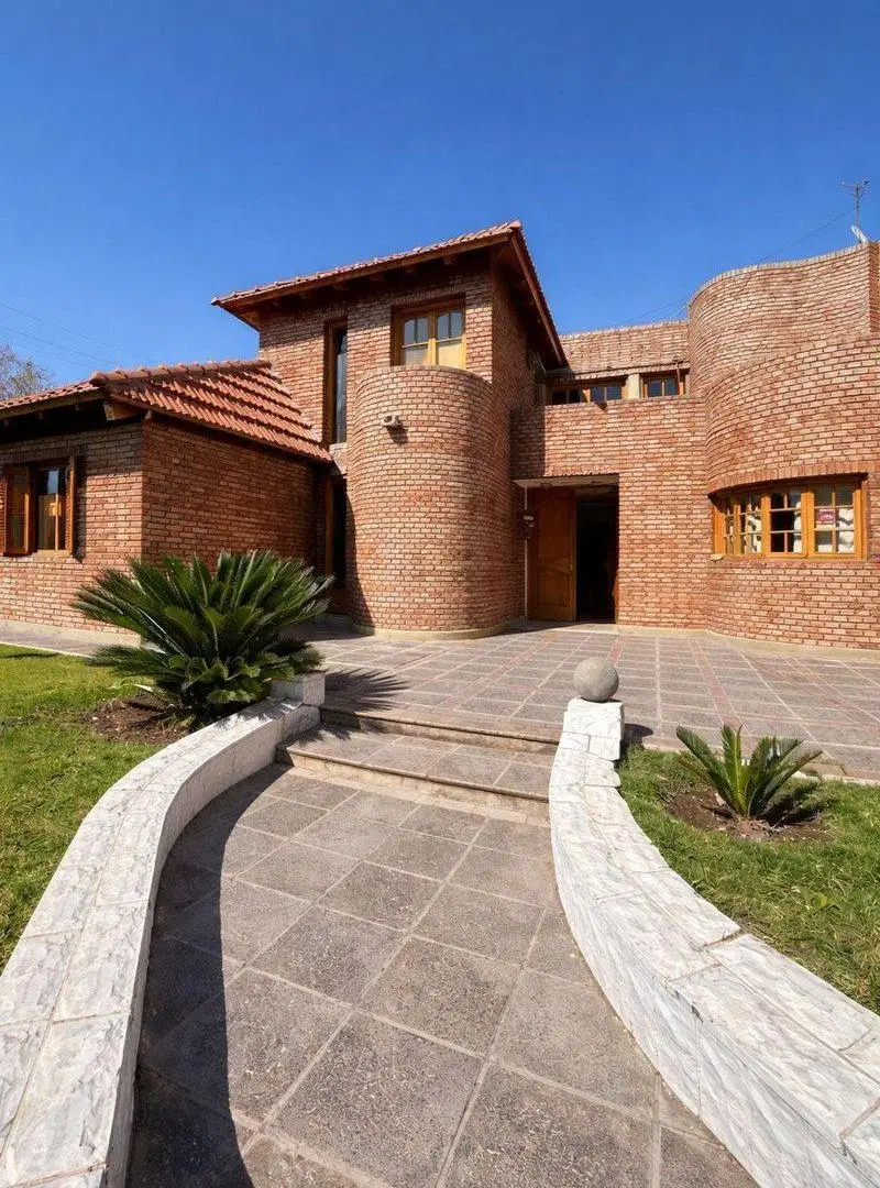 VENTA CASA DE 5 DORMITORIOS GODOY CRUZ 4