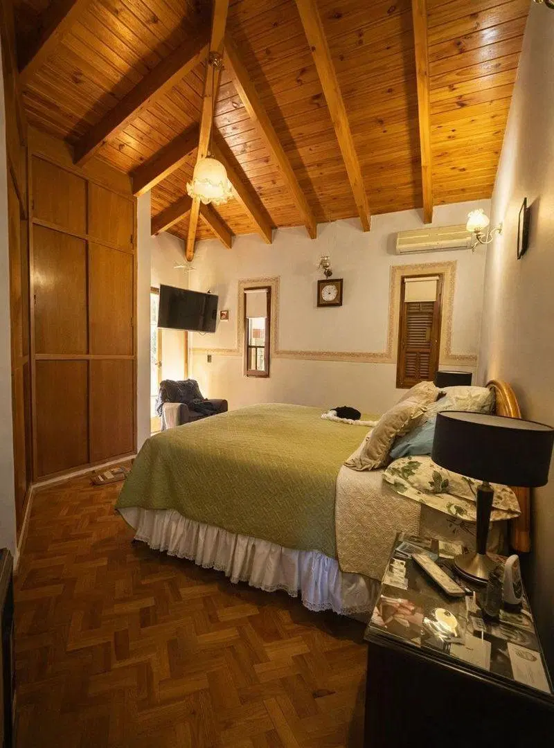 VENTA CASA DE 5 DORMITORIOS GODOY CRUZ 3