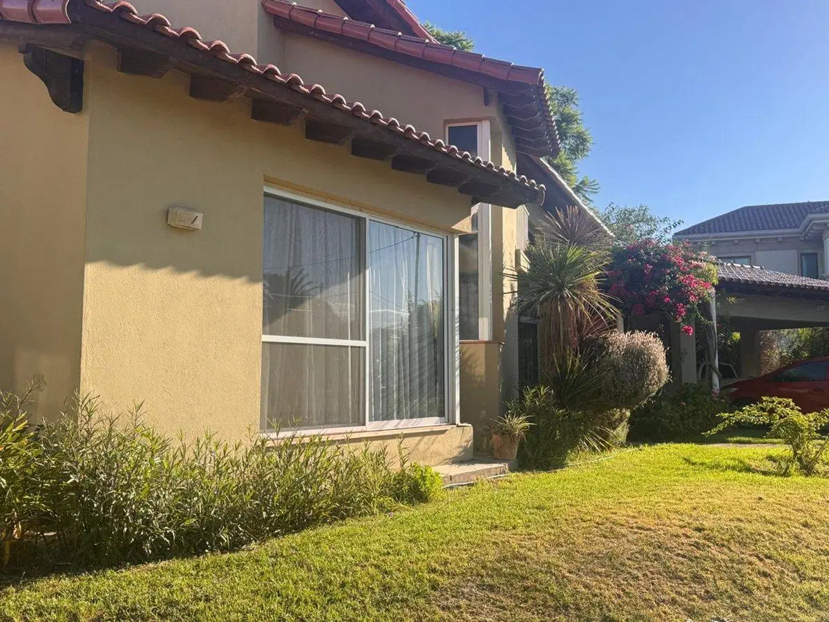 CASA 4 DORMI. VENTA B PRIVADO GUAYMALLEN PILETA 3