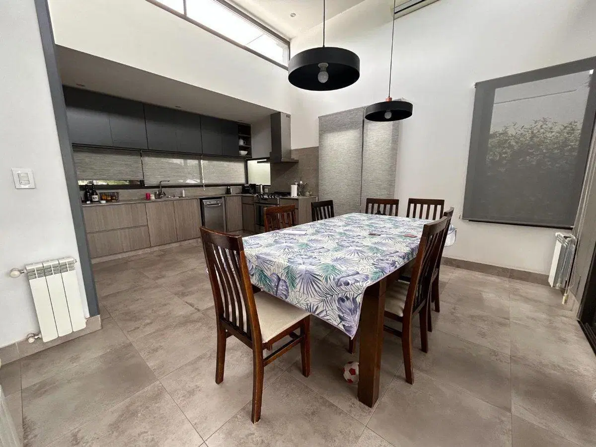 CASA EN VENTA BARRIO PRIVADO MAIPU 4