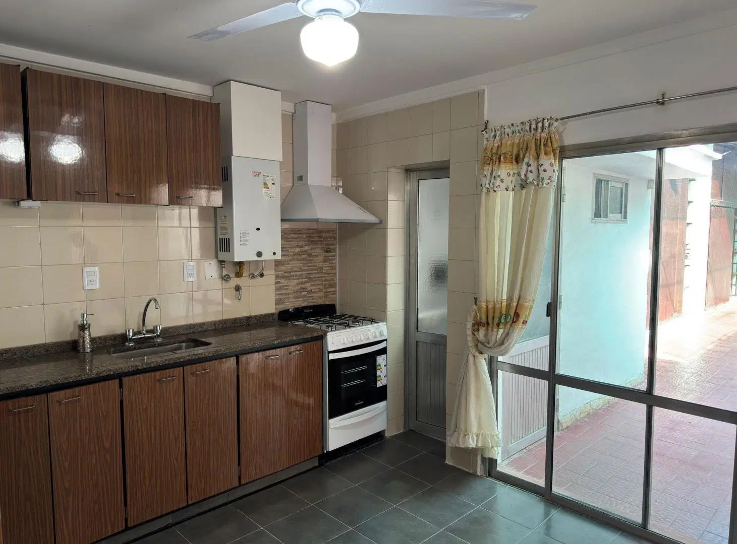 CASA EN VENTA APTO CREDITO EN GODOY CRUZ. 4