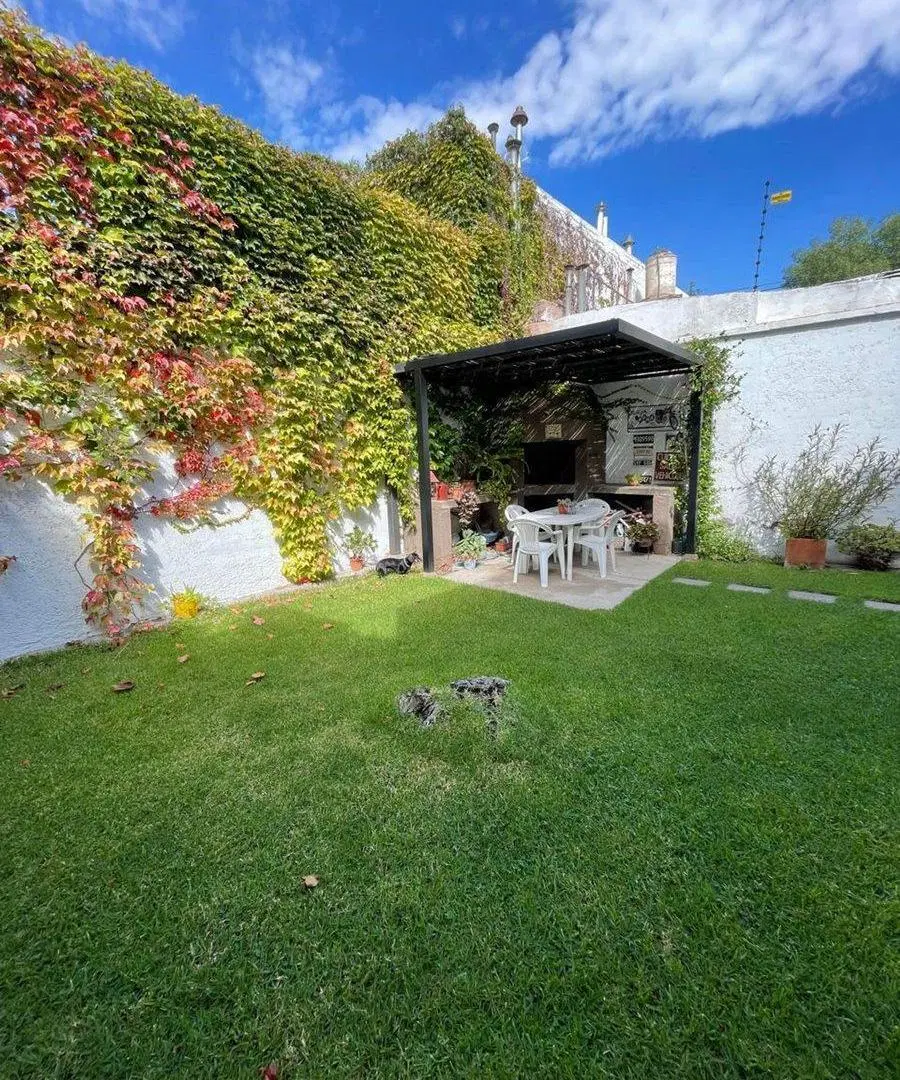 casa en venta 4 cuartos y 4 baños en sexta sección 2