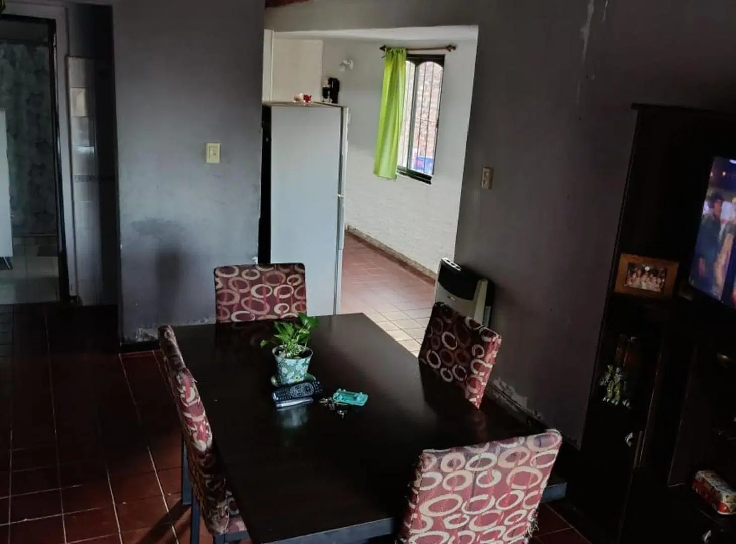 CASA EN VENTA EL CHALLAO  2 DORM, PATIO Y COCHERA 2
