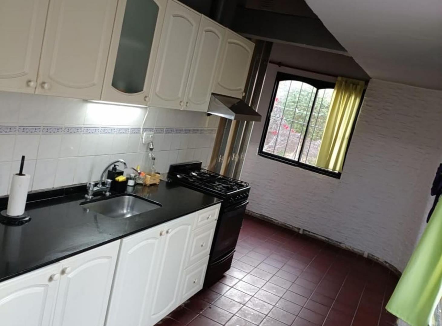 CASA EN VENTA EL CHALLAO 2 DORM, PATIO Y COCHERA