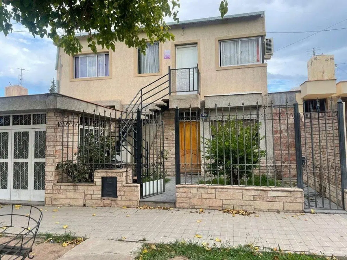 Venta casa con departamento en Godoy Cruz 5