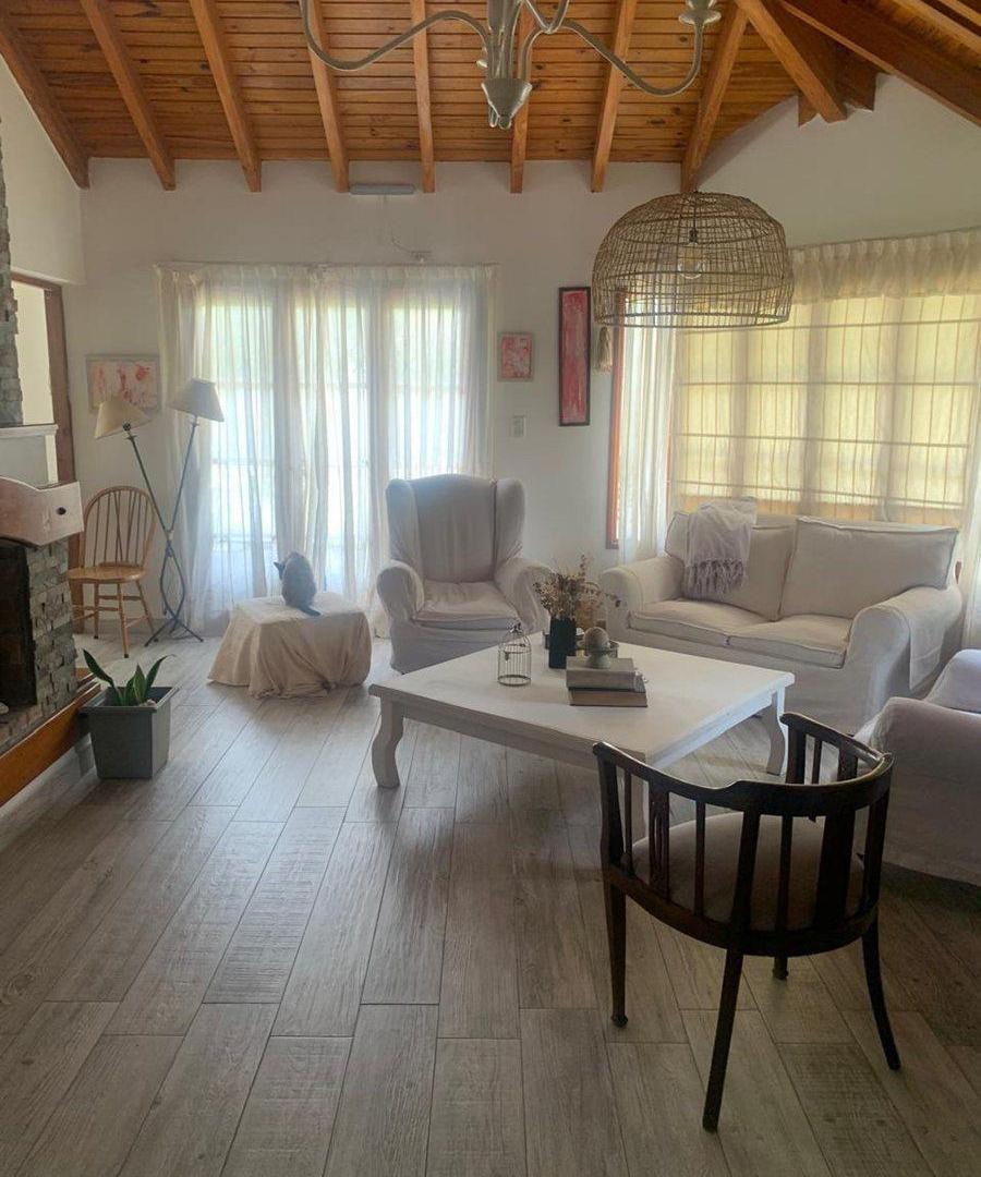 Venta casa B° Los Castaños Chacras de Coria