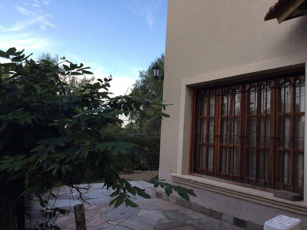 VENTA CASA RESIDENCIAL 3 DORMITORIOS Y PISCINA MZA