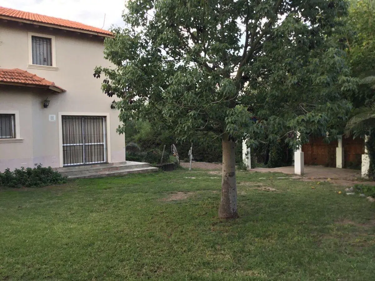 VENTA CASA RESIDENCIAL 3 DORMITORIOS Y PISCINA MZA 5