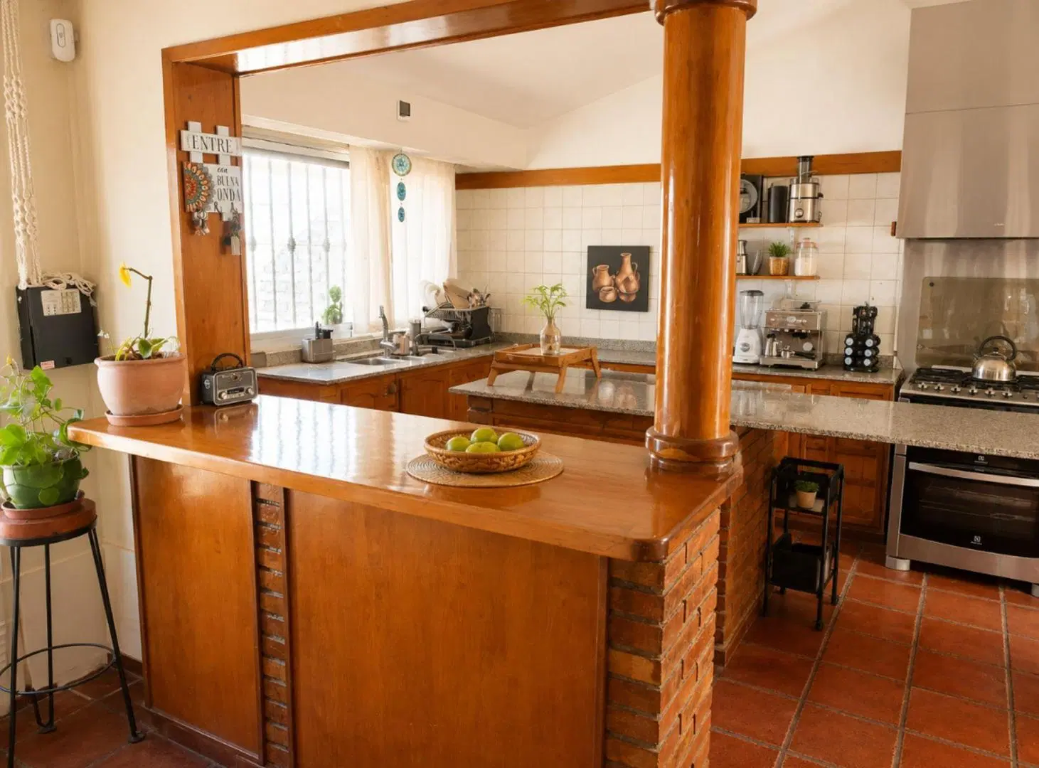 CASA  EN VENTA 4 HABITACIONES VISTALBA LUJAN 2