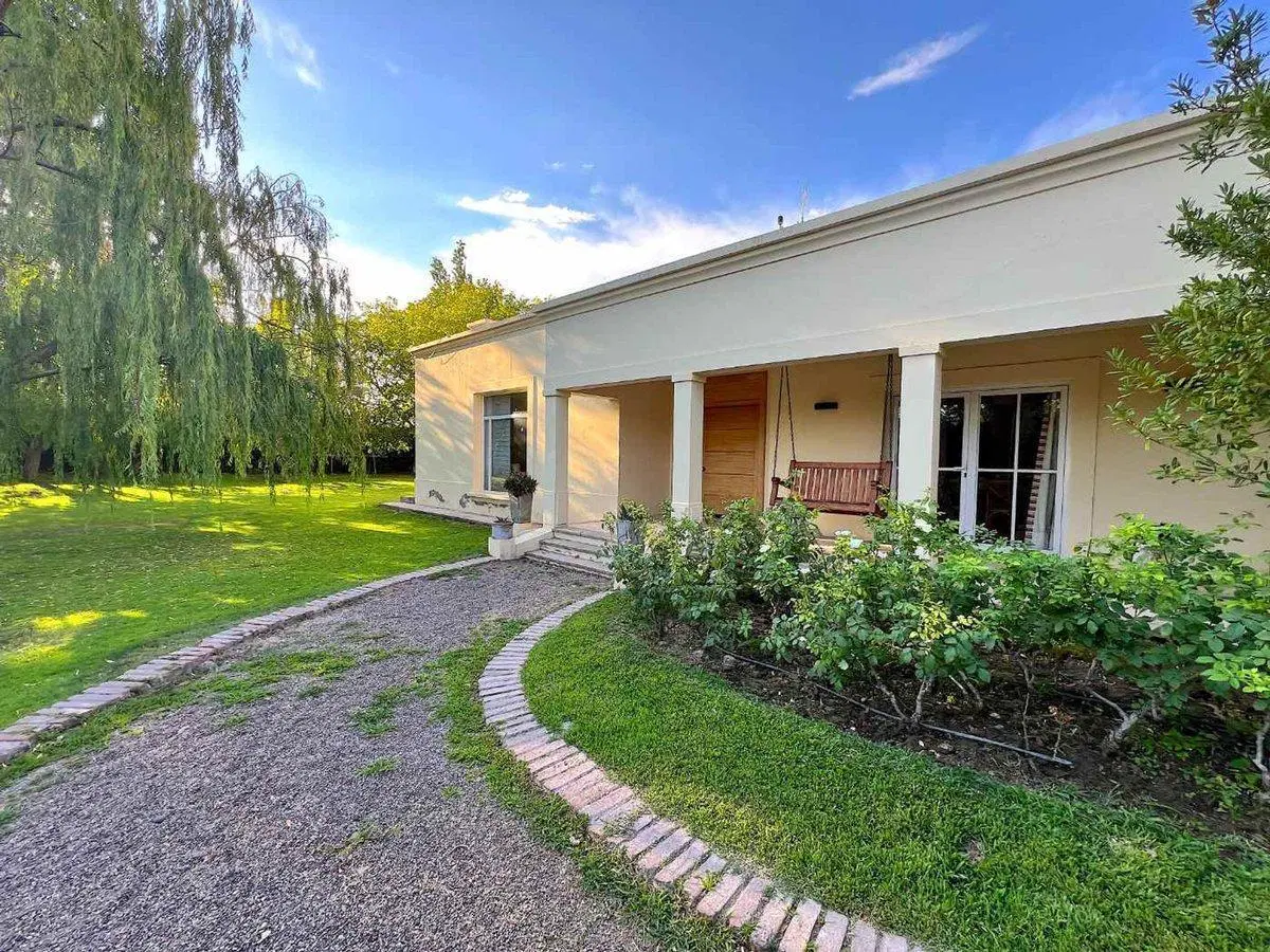 Casa de 6 dormitorios en venta en Chacras de Coria 2