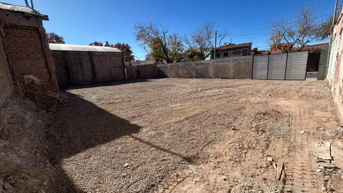 VENTA LOCAL CON ESTACIONAMIENTO CENTRO MENDOZA 8