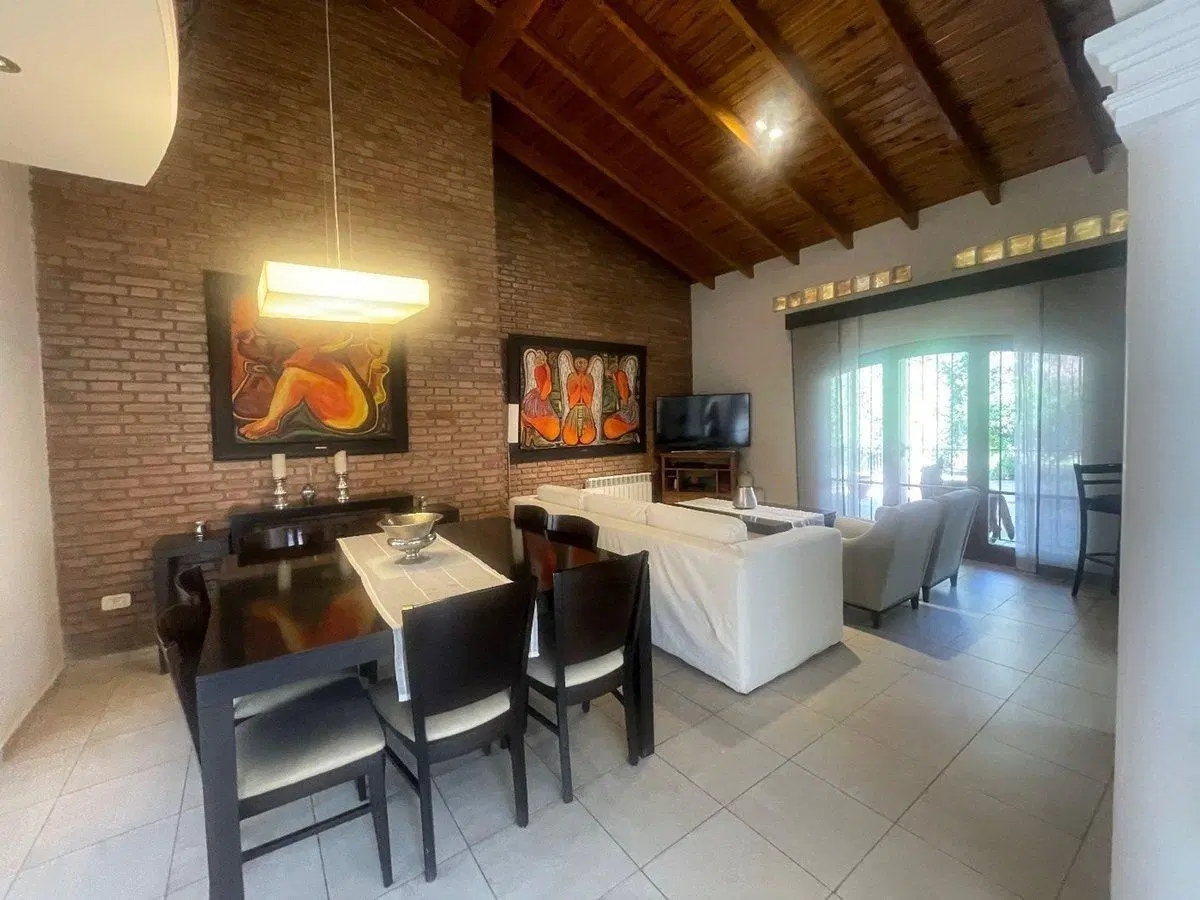 CASA EN VENTA MAIPU MENDOZA CON PILETA 2