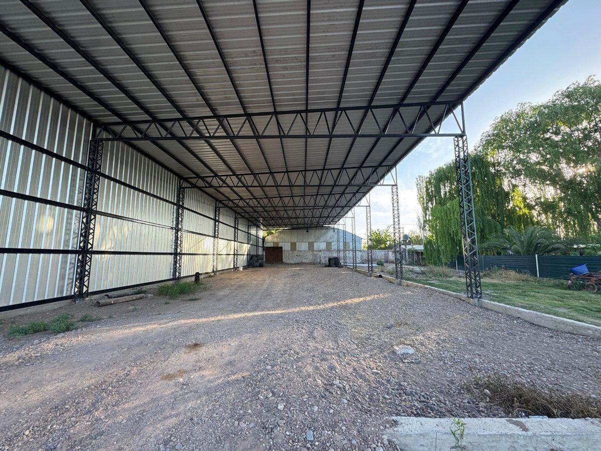Galpones en venta con casa reciclada, Maipú