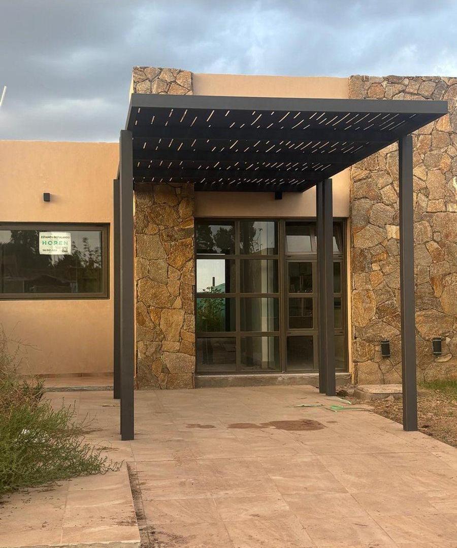 Casa en venta Barrio Privado, Lujan de Cuyo. 2 dor