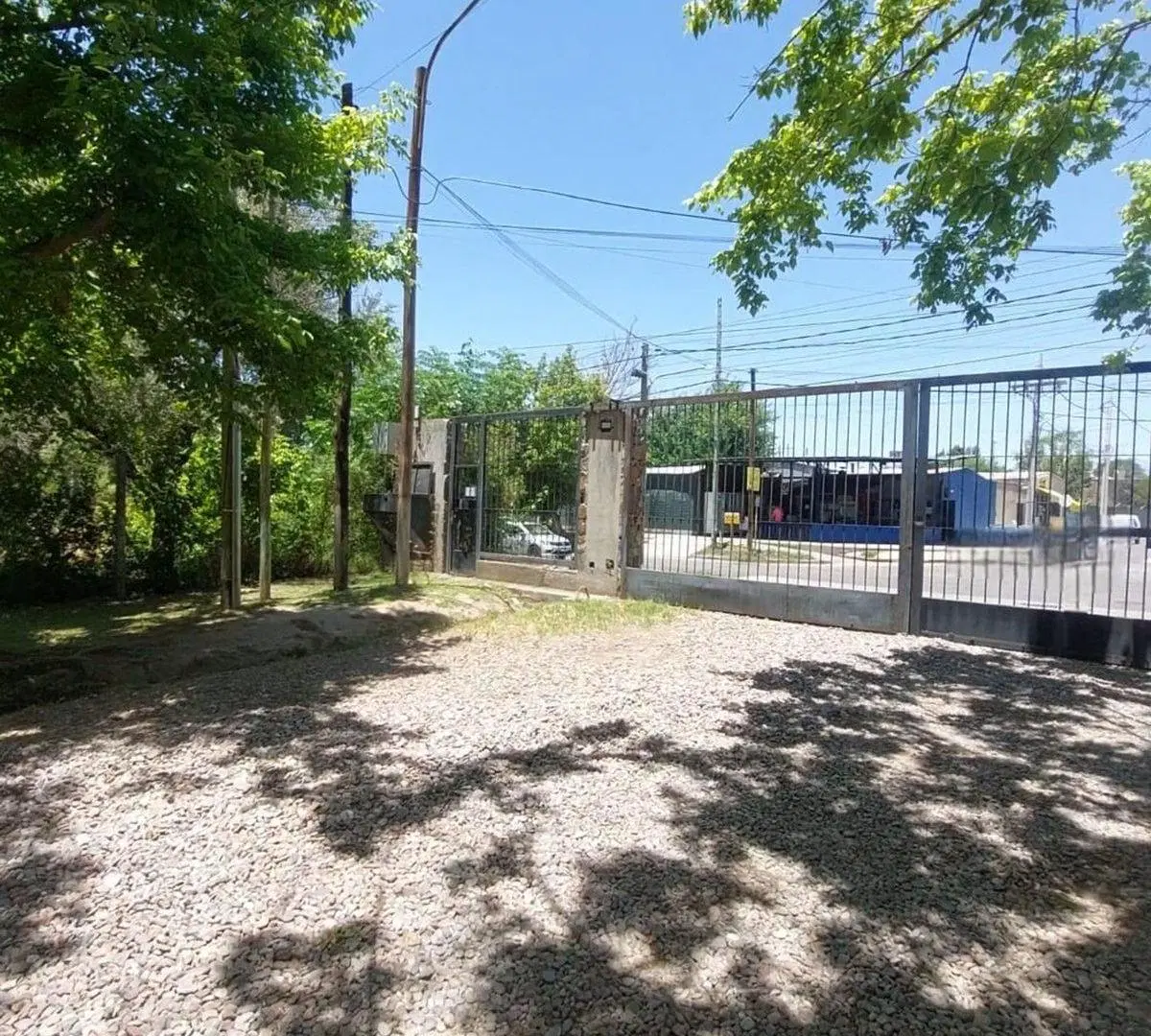 LOTE EN VENTA CHACRAS DE CORIA CALLEJÓN PRIVADO 2