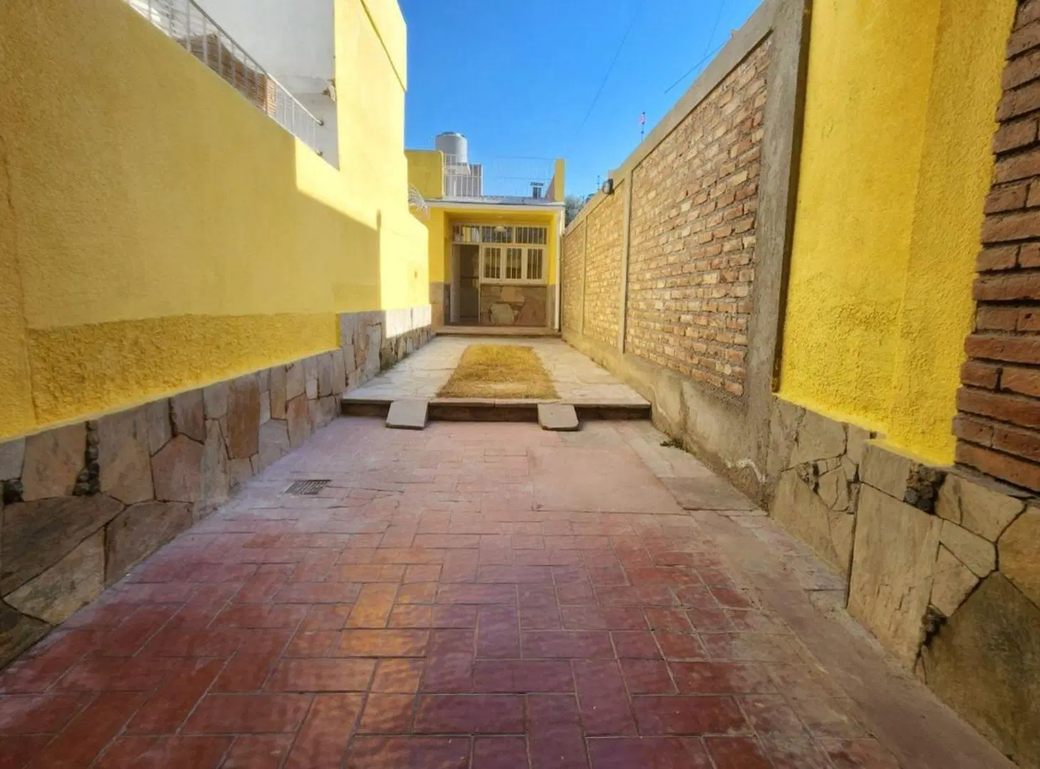 Venta Casa en 6° Sección a pasos de Parque Central 5