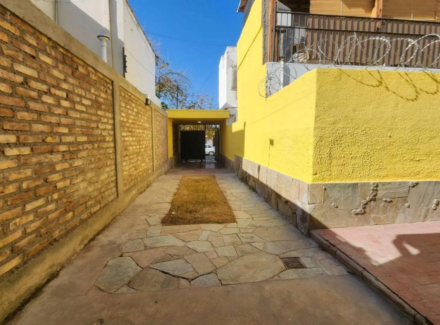 Venta Casa en 6° Sección a pasos de Parque Central 2