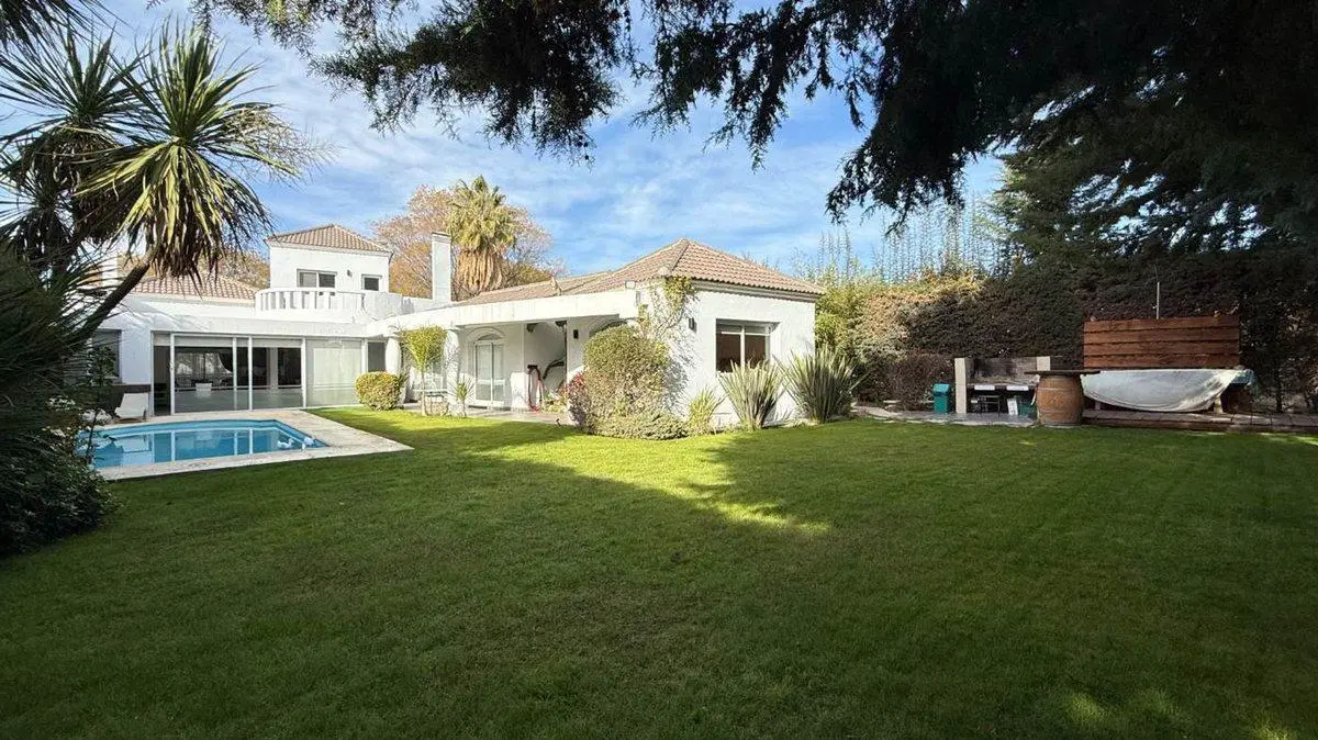 Casa B. Privado El Remanso, Chacras de Coria Mza 4