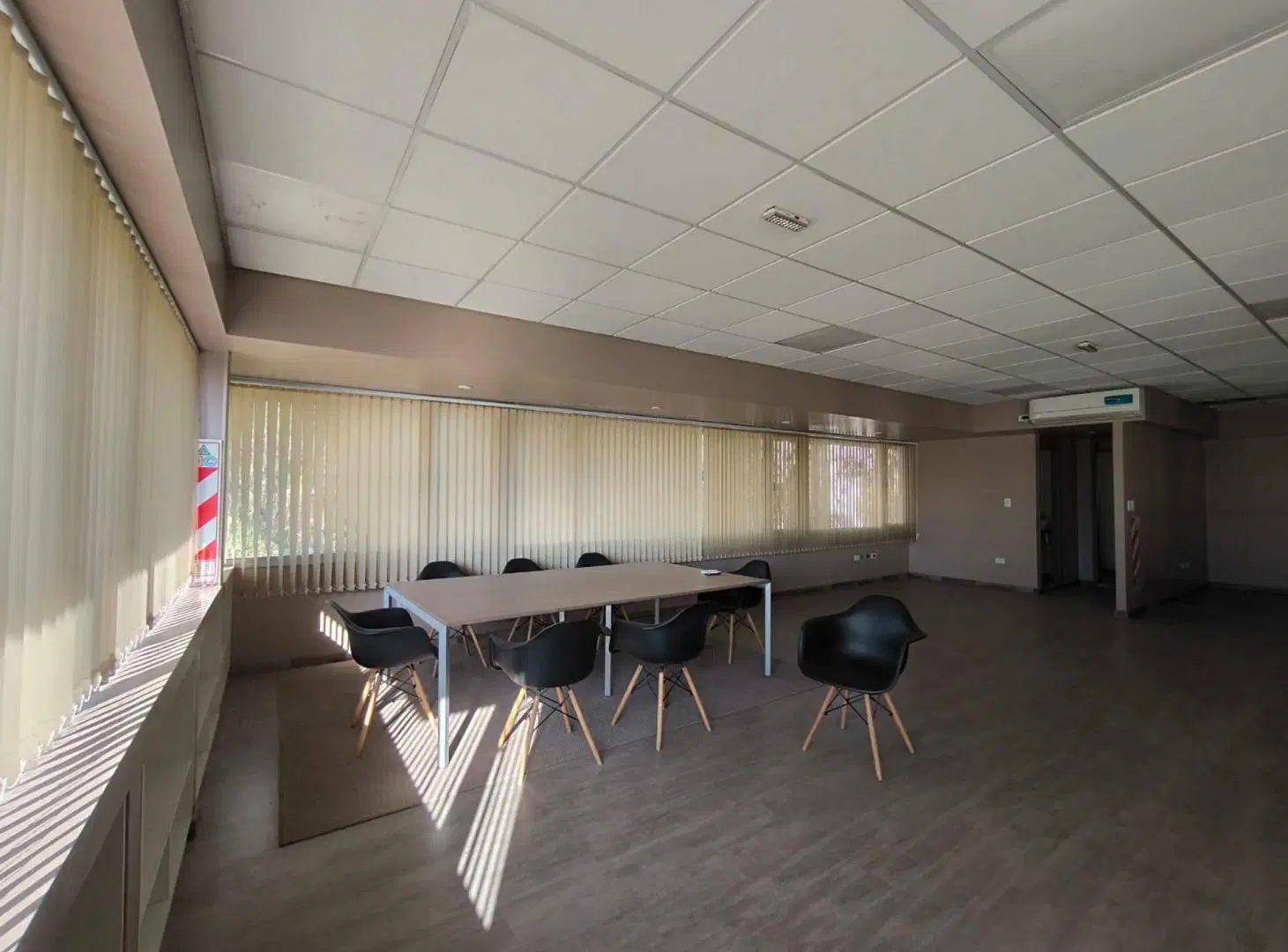 ALQUILER GALPÓN Y OFICINAS EN PARQUE INDUSTRIAL 4