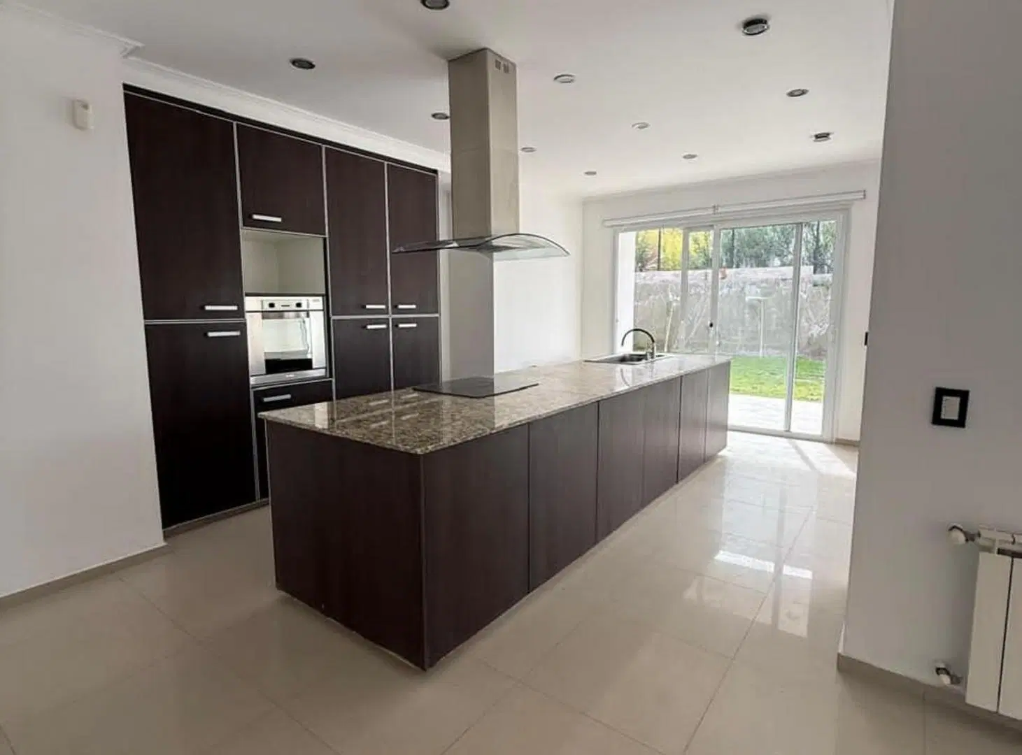 CASA EN VENTA BARRIO DALVIAN 3 DORMITORIOS 5
