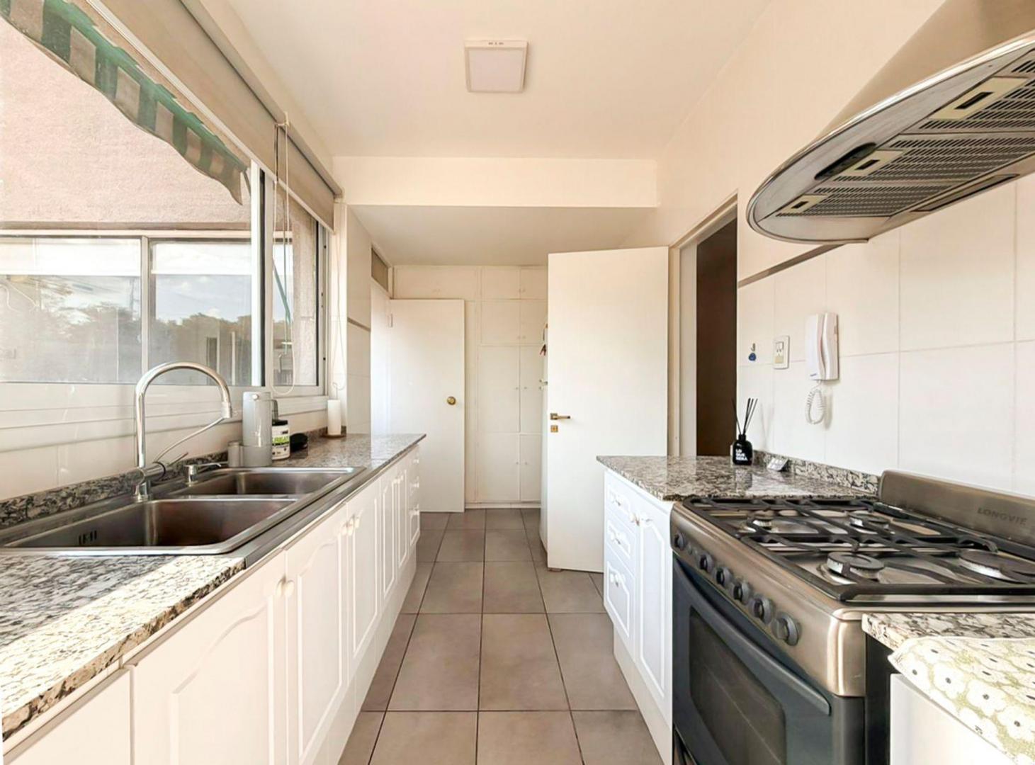 Foto de DPTO 5 AMBIENTES VENTA REMODELADO COCHERA CIUDAD, imagen 2