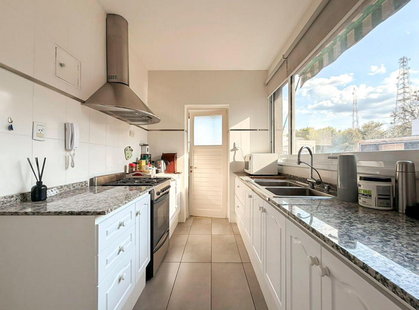 Foto de DPTO 5 AMBIENTES VENTA REMODELADO COCHERA CIUDAD, imagen 4