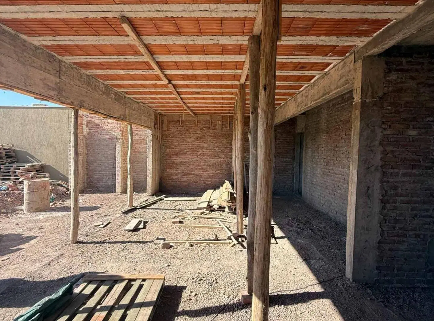 Casa en pozo 3 dormitorios B° privado Las Retamas 5