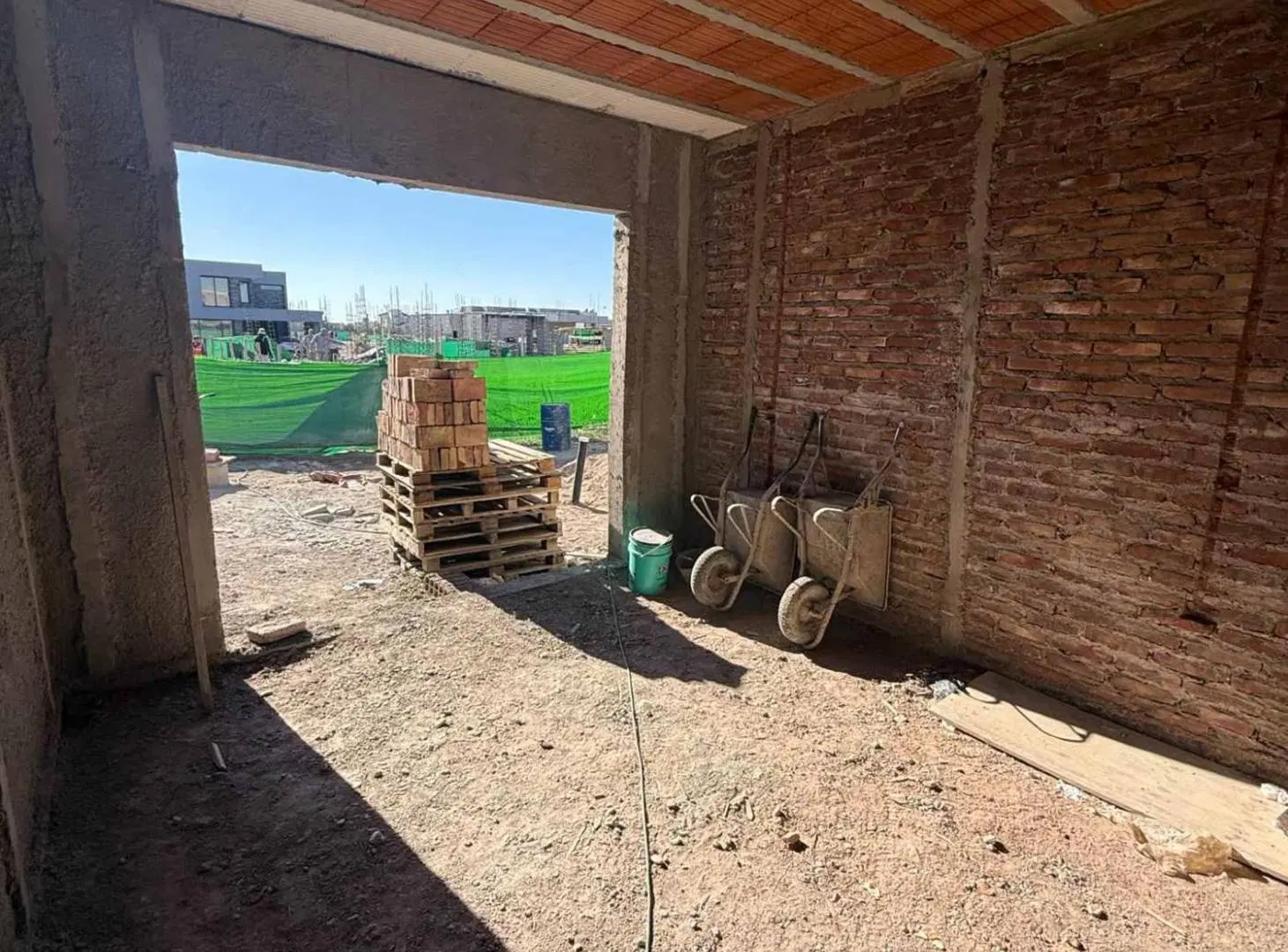 Casa en pozo 3 dormitorios B° privado Las Retamas 4