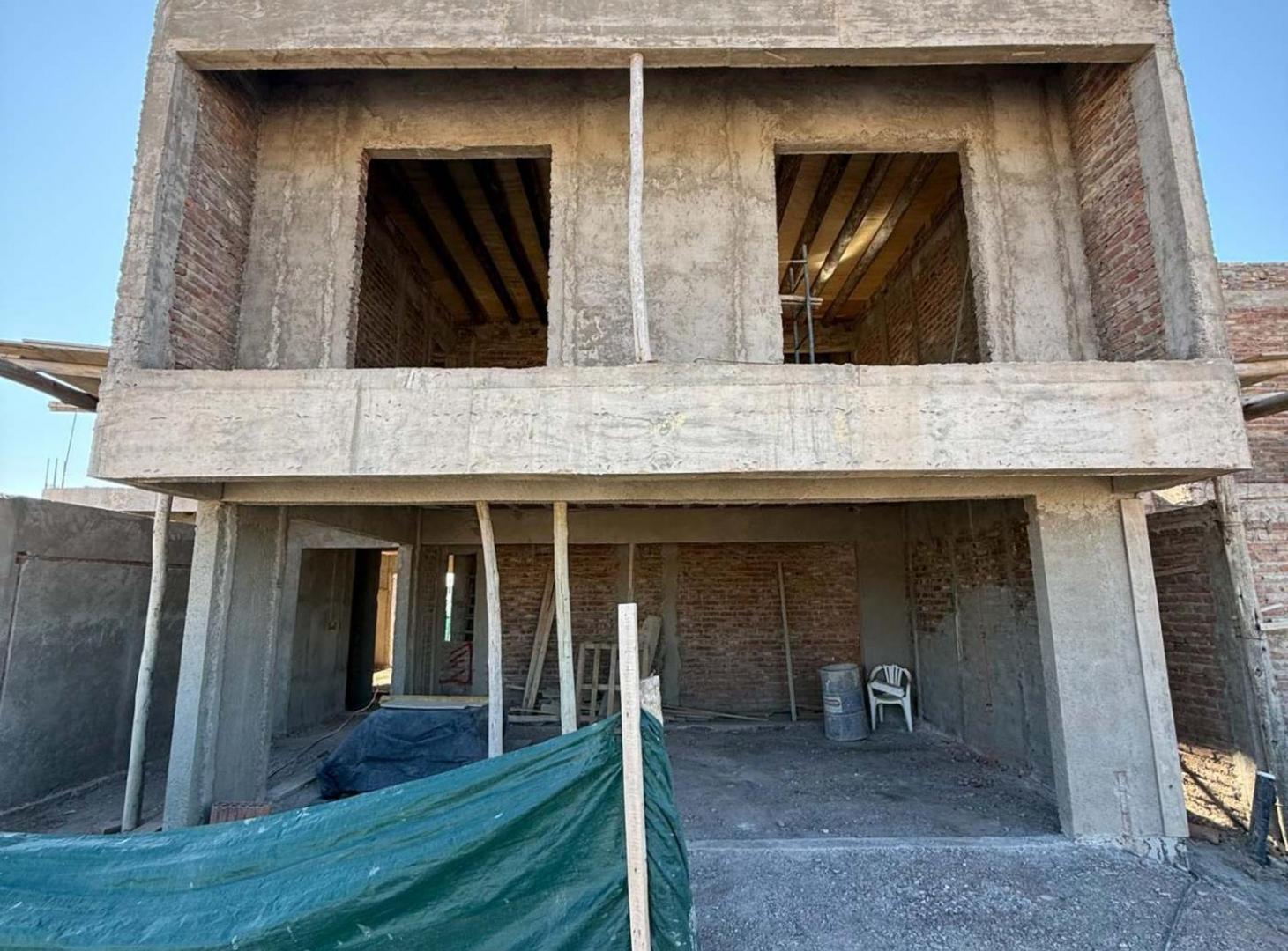 Casa en pozo 3 dormitorios B° privado Las Retamas