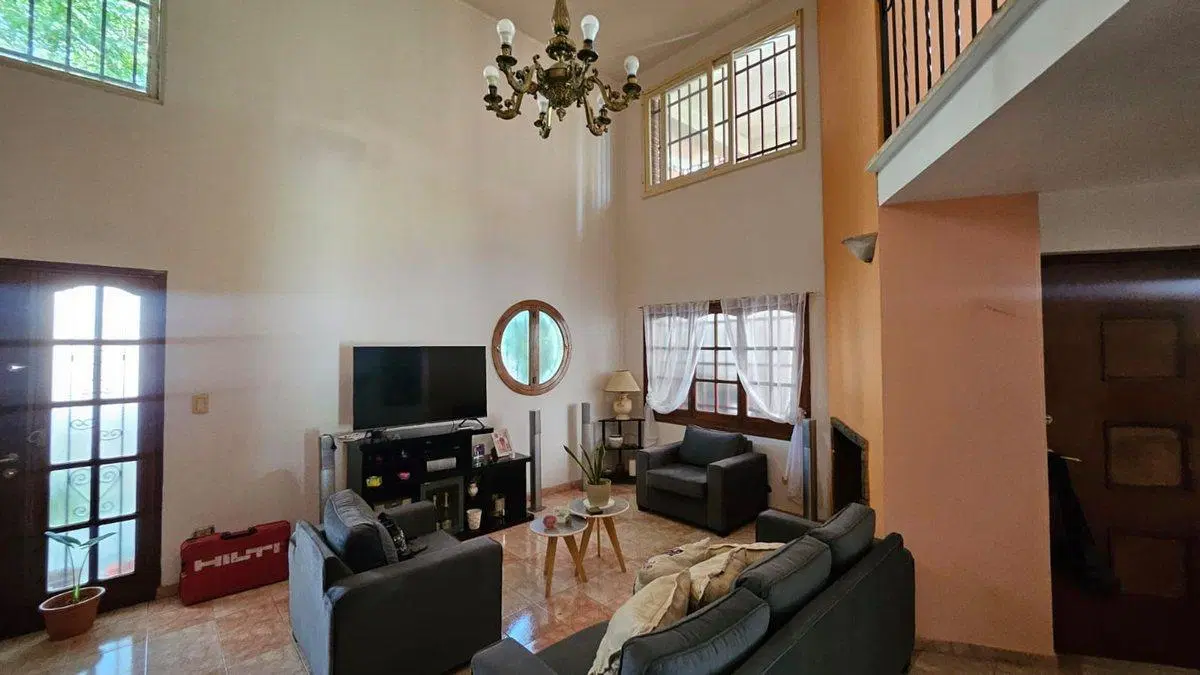 VENTA-PERMUTA CASA Bº BOMBAL 3 HAB. CIUDAD MENDOZA 4