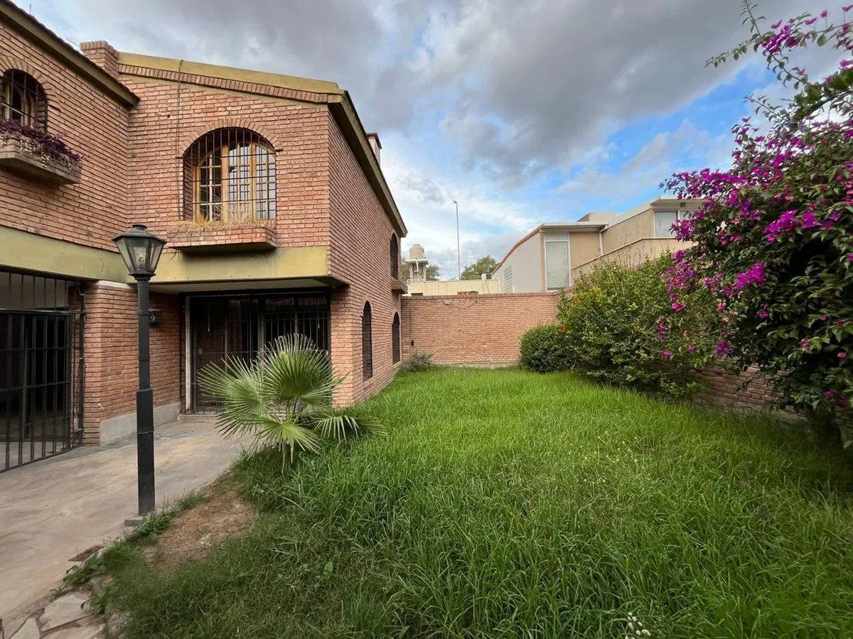 VENTA CASA EN QUINTA SECCIÓN, MENDOZA 4