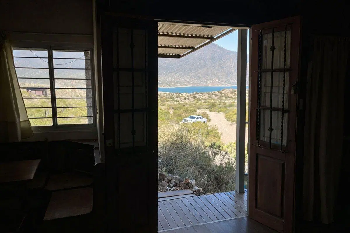 CASA EN VENTA FRENTE AL LAGO POTRERILLOS 5