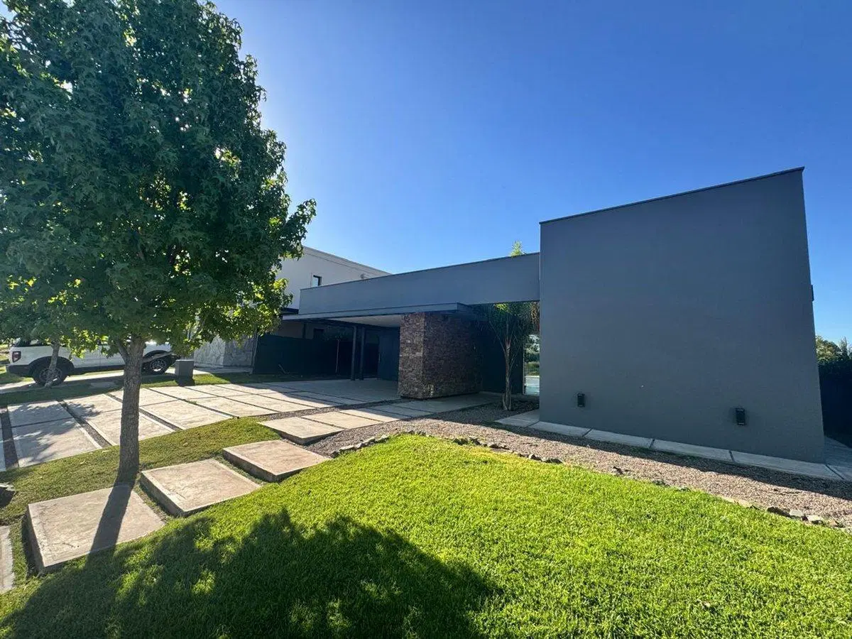 CASA EN VENTA BARRIO RINCON VIAMONTE LUJAN DE CUYO 3
