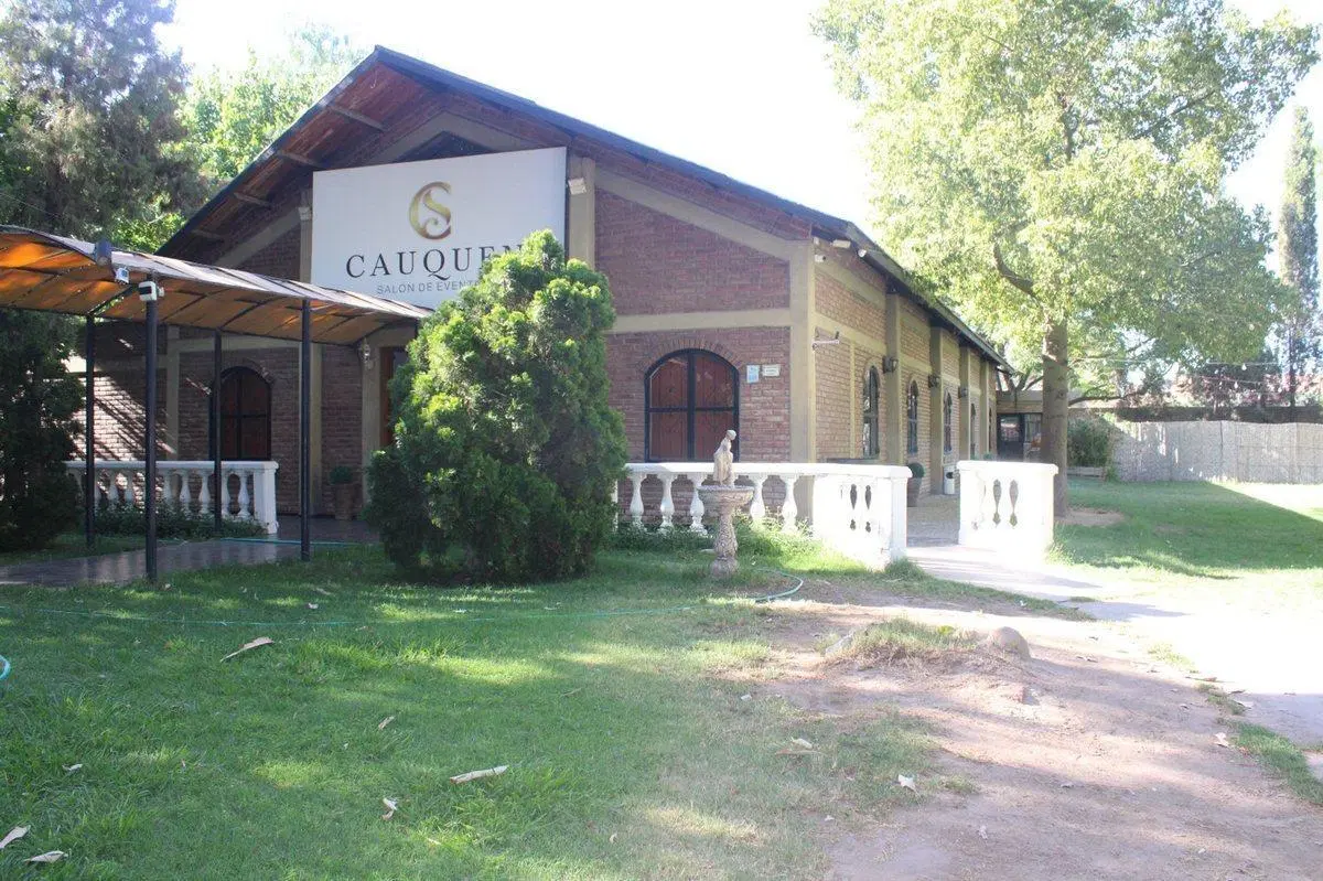 Venta de Salón de Fiesta o Comercial Guaymallén 8