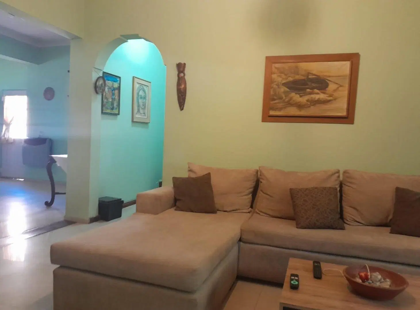 Excelente casa esquina en venta en calle Peru 3