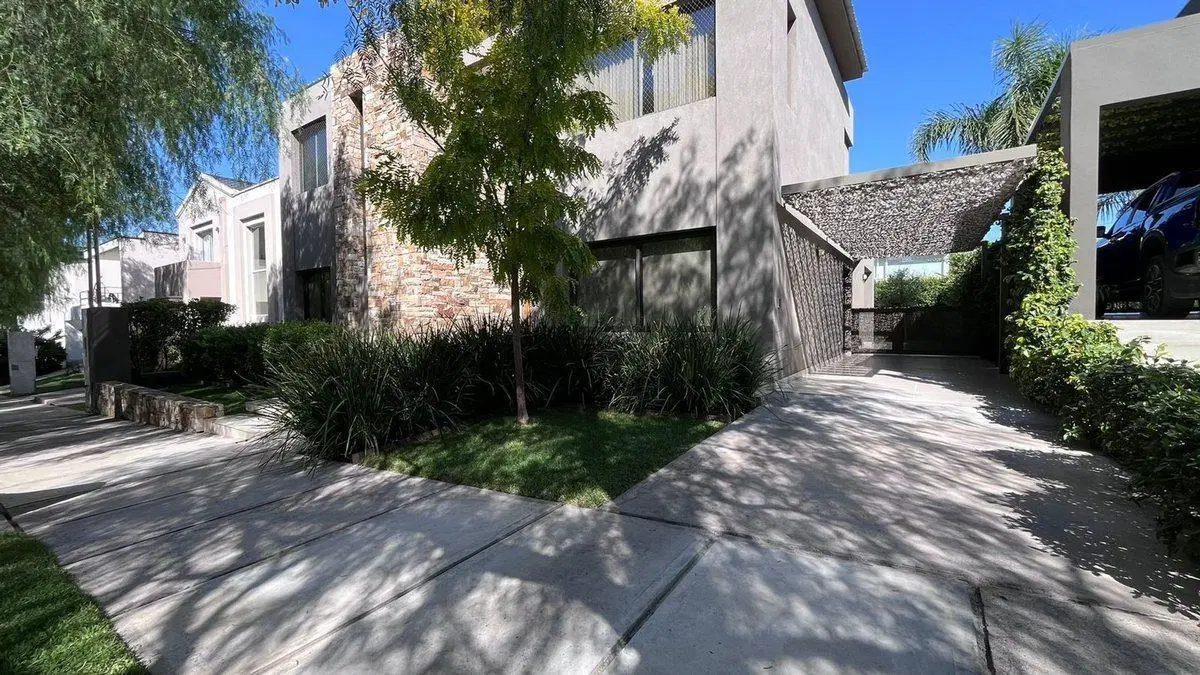 Casa en venta, Barrio Dlvian 5